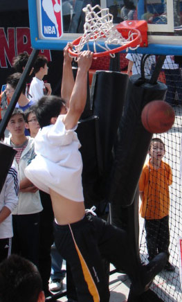 布劳恩的助 布劳恩的助