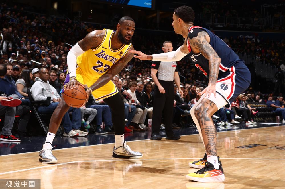 紧逼之下 紧逼之下