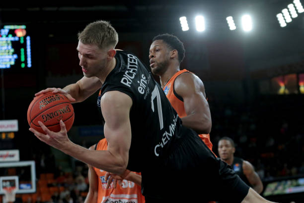 冷静地作出 冷静地作出